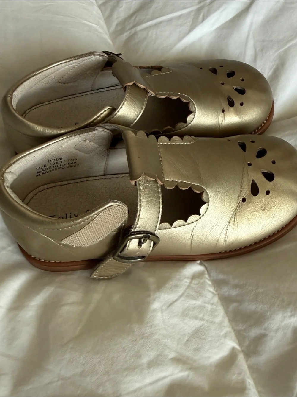 Felix & Flora | Girls' Gold T-Strap Dress Shoes | Toddler Size 10
